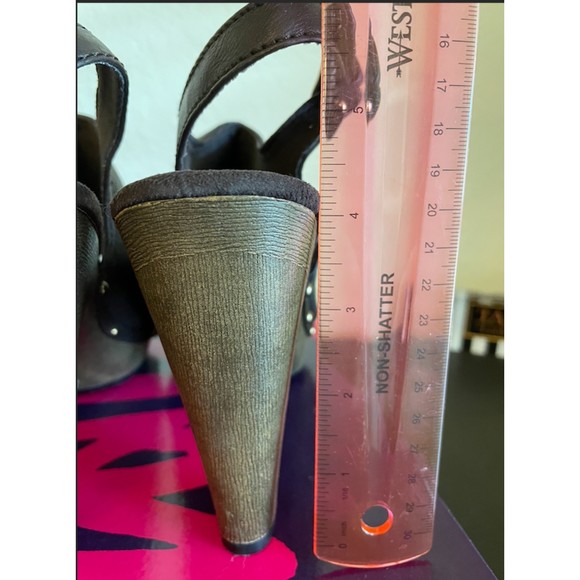 NEW-Fioni Brown Kontroversy Studded Heels-Sz 9.5 - Picture 6 of 10